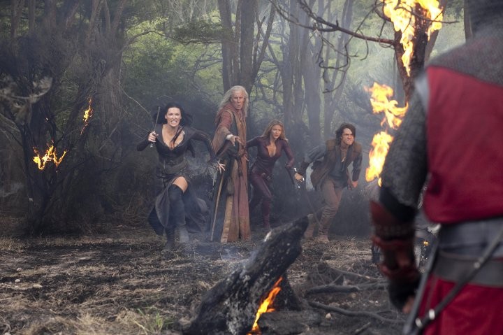 Kahlan, Zeddicus, Cara et Richard arrivent pour se battre